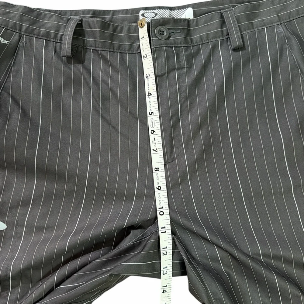Oakley Hydrolix Men Sz 36 Grey White Stripes Zip Shorts - Picture 4 of 9